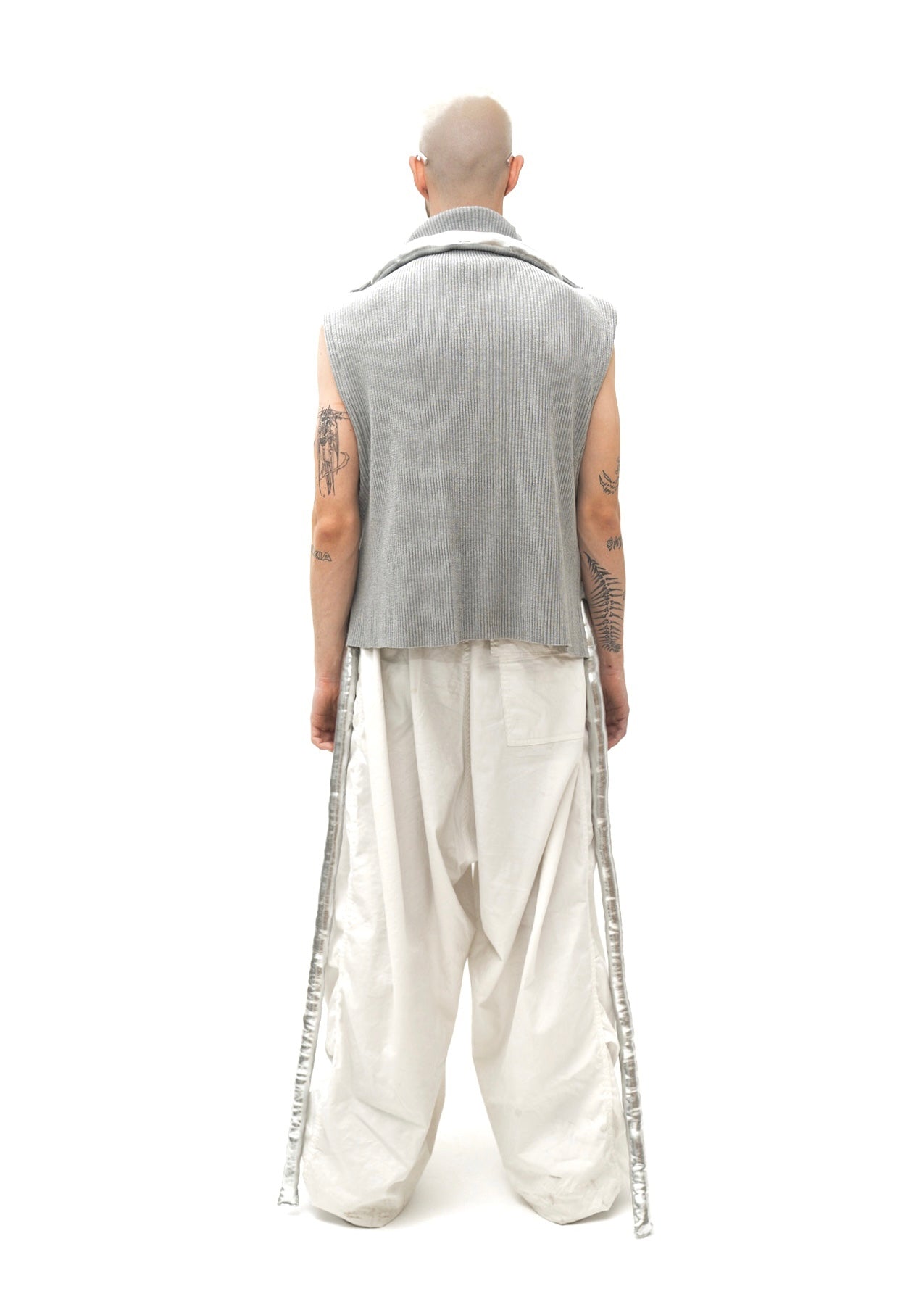 THE HEAVY RIBBED VEST - GREY